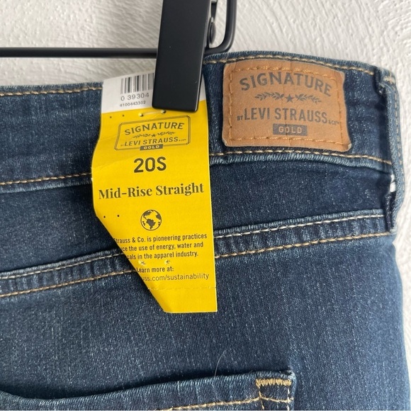 NWT Signature By Levis Gold Women's Size 20 short Mid Rise Straight Cotton Blend - Picture 6 of 10